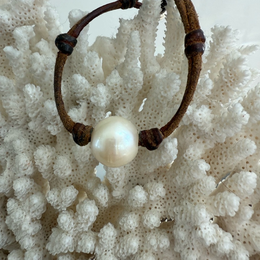 Wendy Pearls. Freshwater pearl and genuine leather bracelet